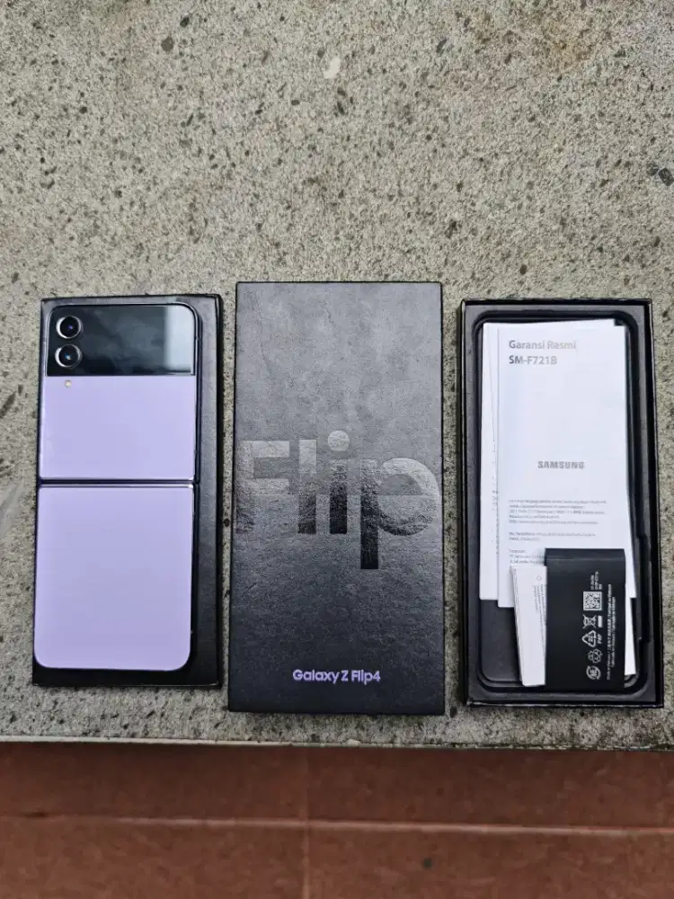 Samsung Galaxy Z Flip 4 8/512GB SEIN

Kelengkapan fullset 
SEIN