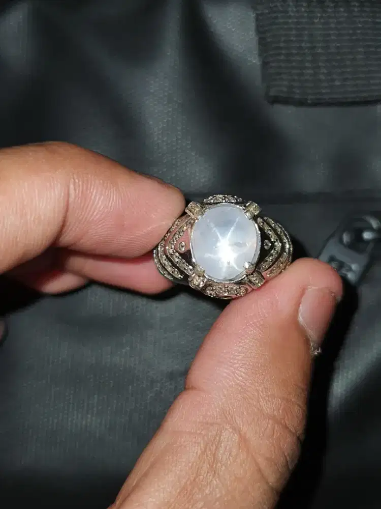 Natural Star White Safir 5,6Crat