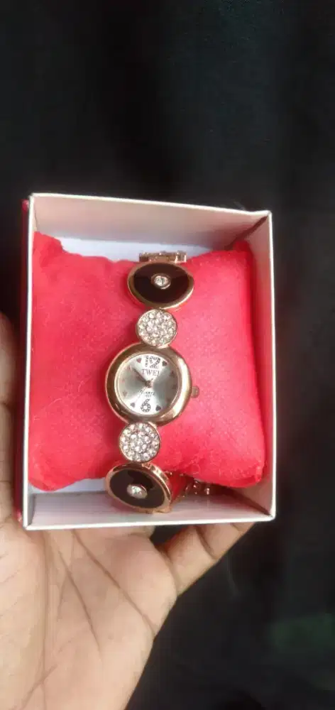 Di jual barang kesenangan cew untuk semua tangan gemuk,kurus