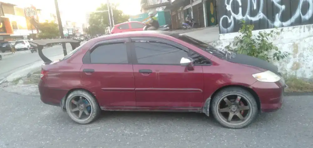 Di jual cepat mobil merek Honda city model sporty tingal pakai aja