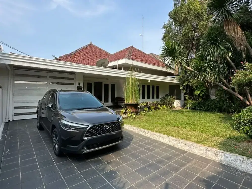 Rumah Asri Jl. Ki Mangunsarkoro, Menteng Jakarta Pusat