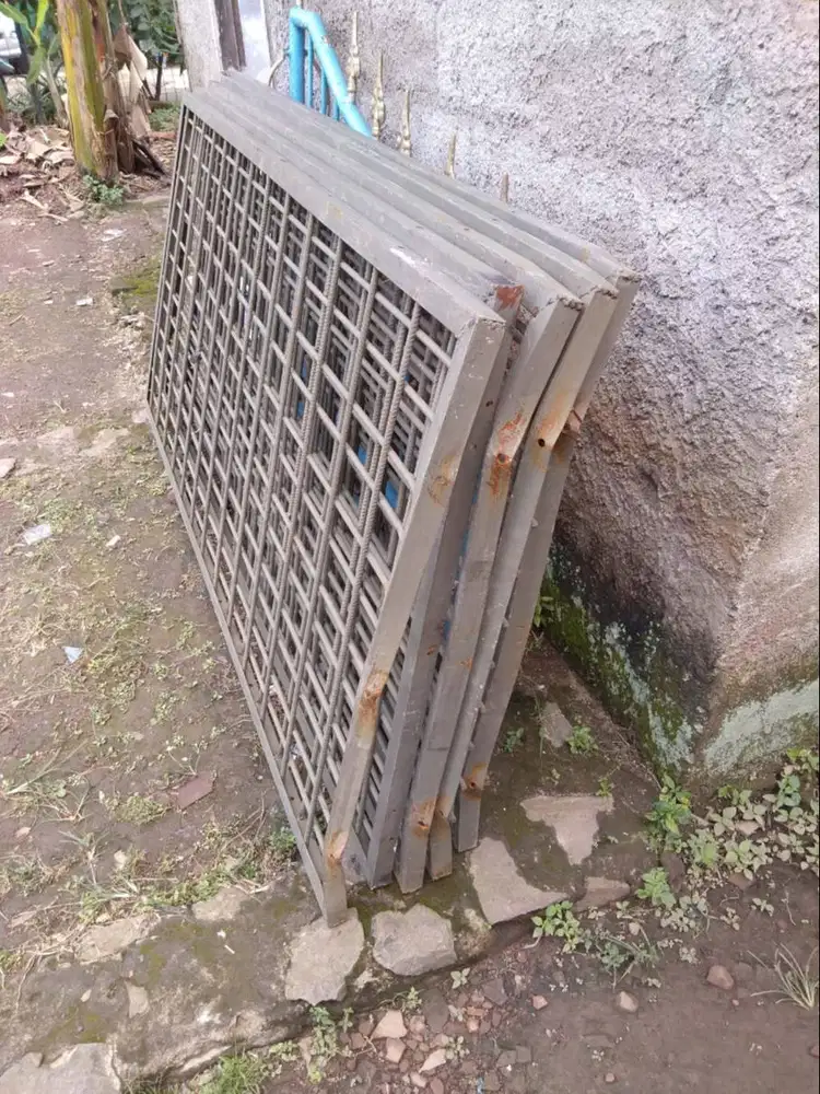 Pagar Besi ukuran kurang lebih 1 x 2 meter
