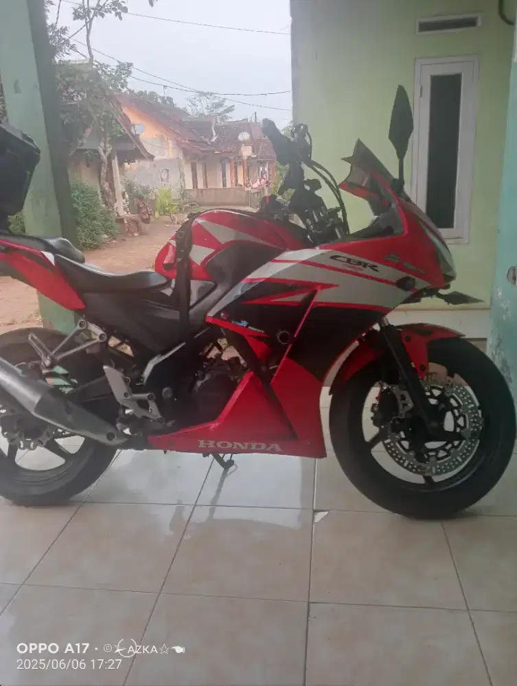 DI JUAL MOTOR CBR150R 2015