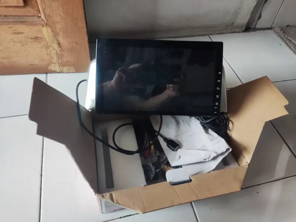MONITOR ANDROID 10 BEKAS