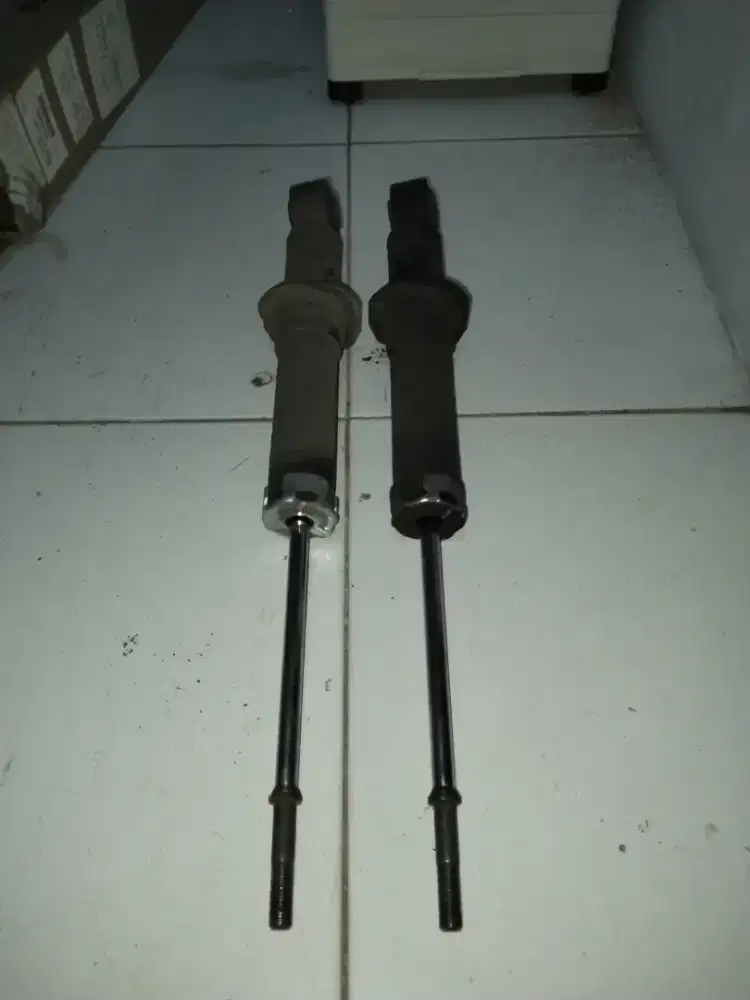 Jual shockbreaker belakang ex toyota sienta