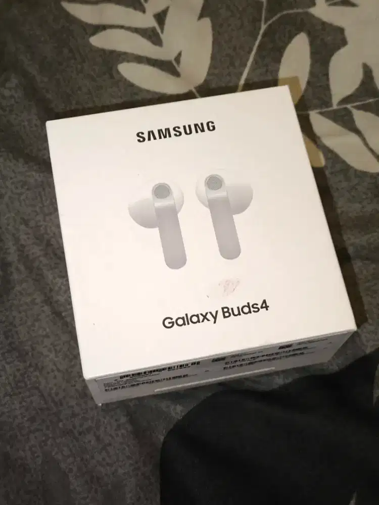 Galaxy Buds 4 White new