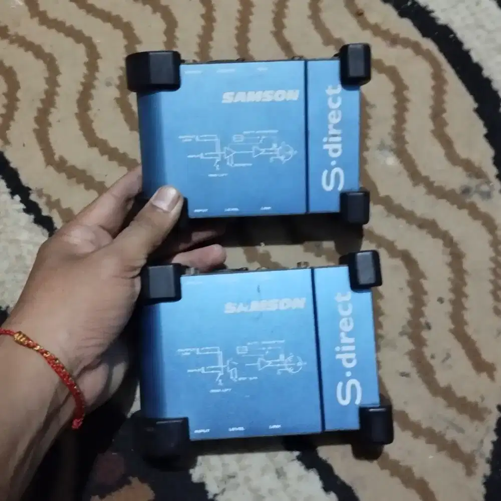 Sepasang direct box Samson aktif