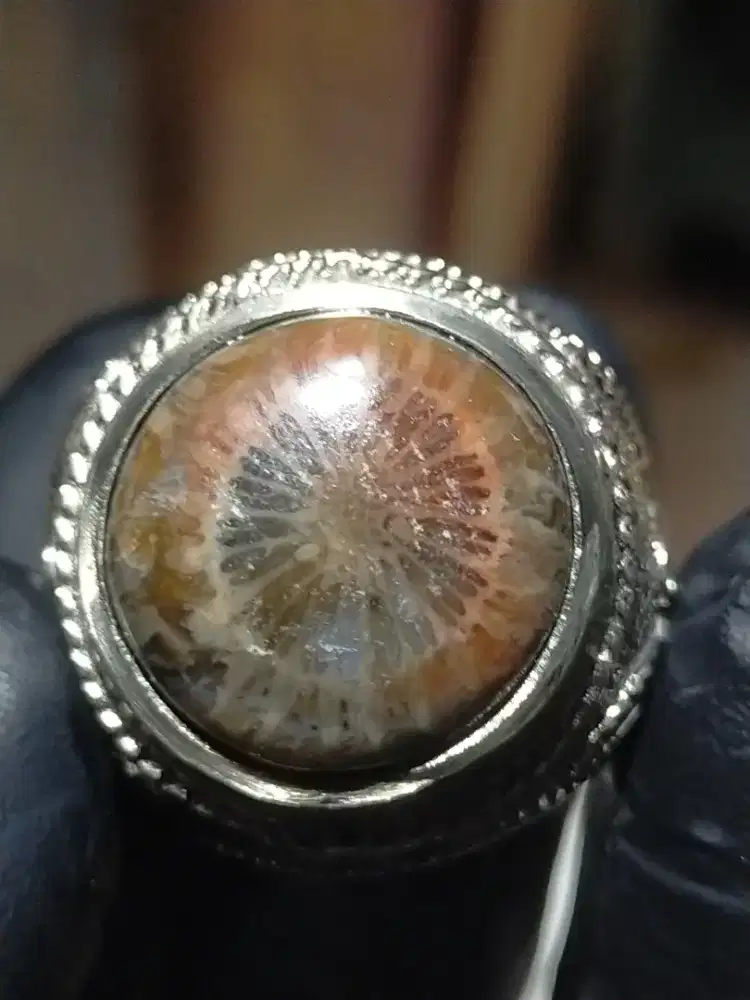 Cincin batu teratai tunggal