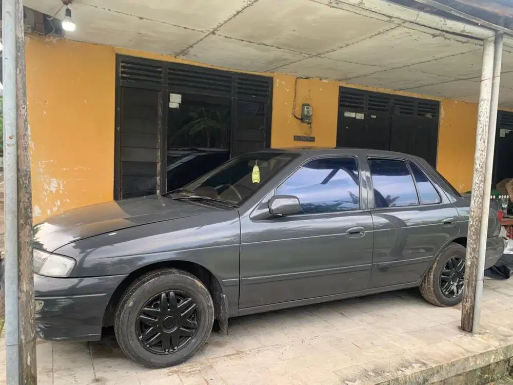 Mobil sedan timor
