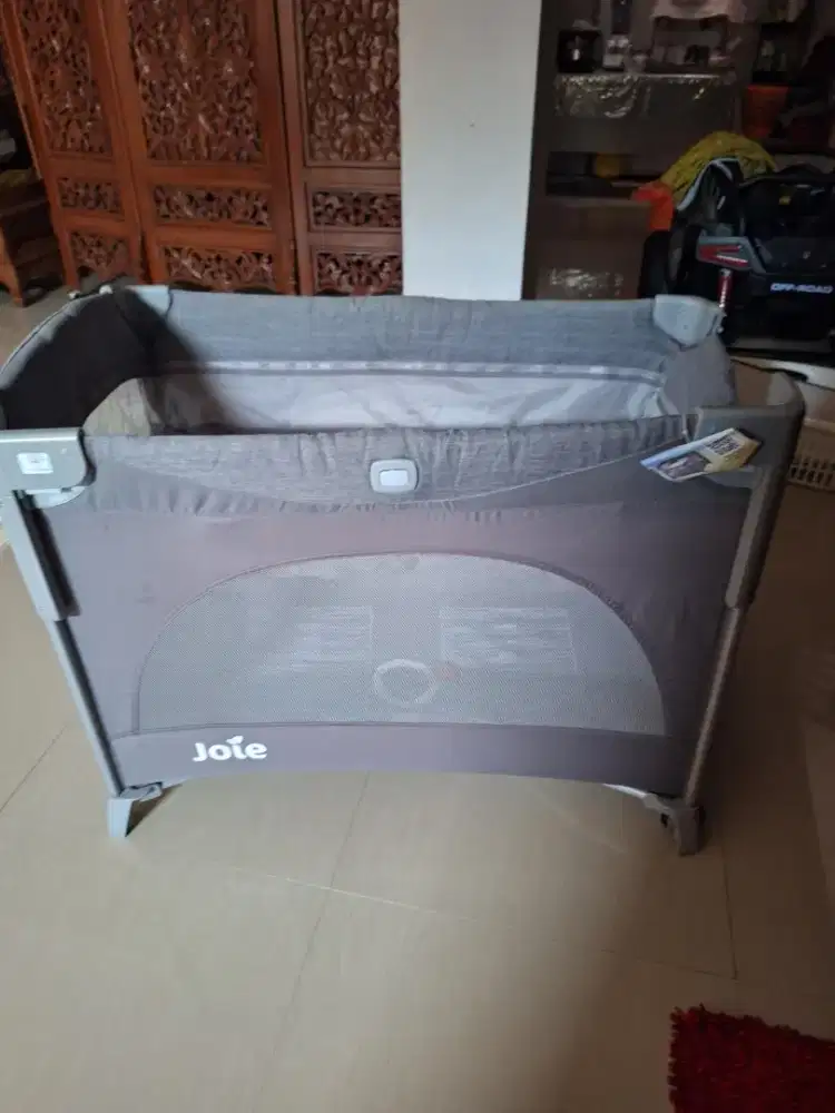 Box bayi warna abu2 joie