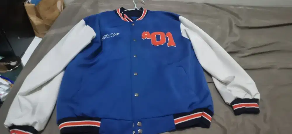 Jaket baru terpake sekali dua kali tersedia ukuran XL dan S