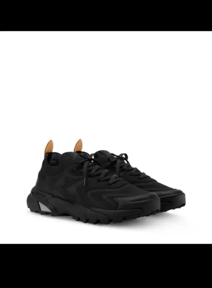 Sepatu sneakers Pria