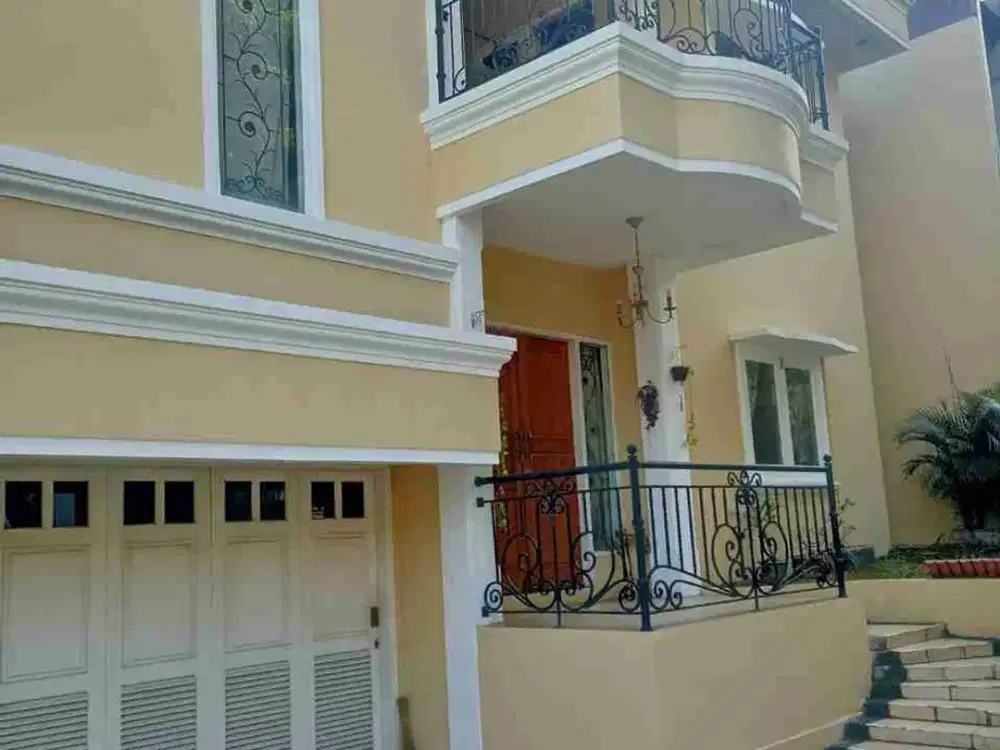 DIJUAL CEPAT DAN MURAH, RUMAH 2 LANTAI DI BINTARO.