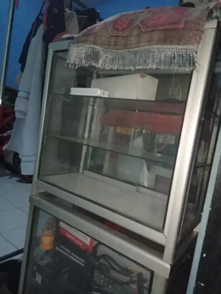 Etalase kecil untuk tempat rokok
