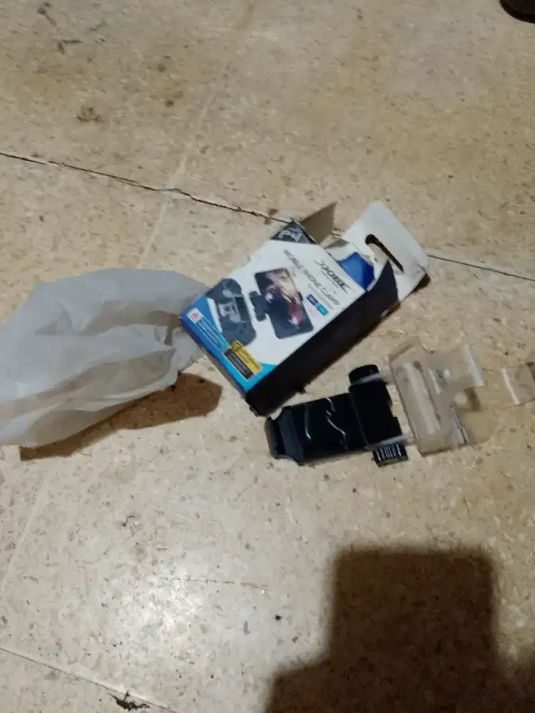 Mobile phone clamp