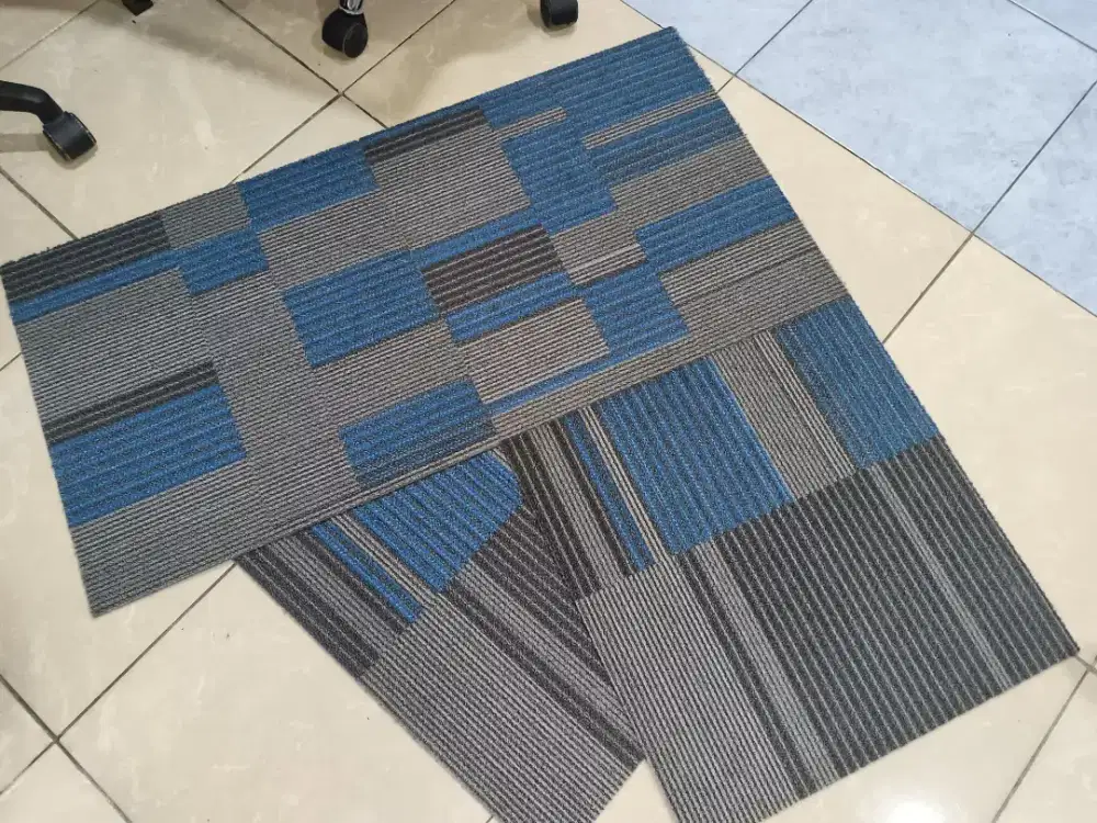 Karpet tile warna biru l