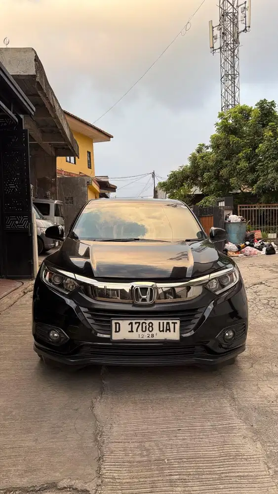 Honda HR-V 2019 low km terawat E non SE nik 2018 hitam terawat antik