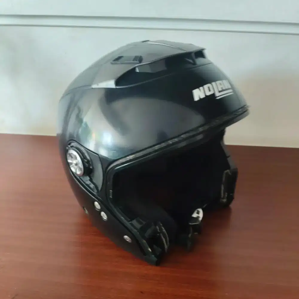 Helm Nolan N44 bekas