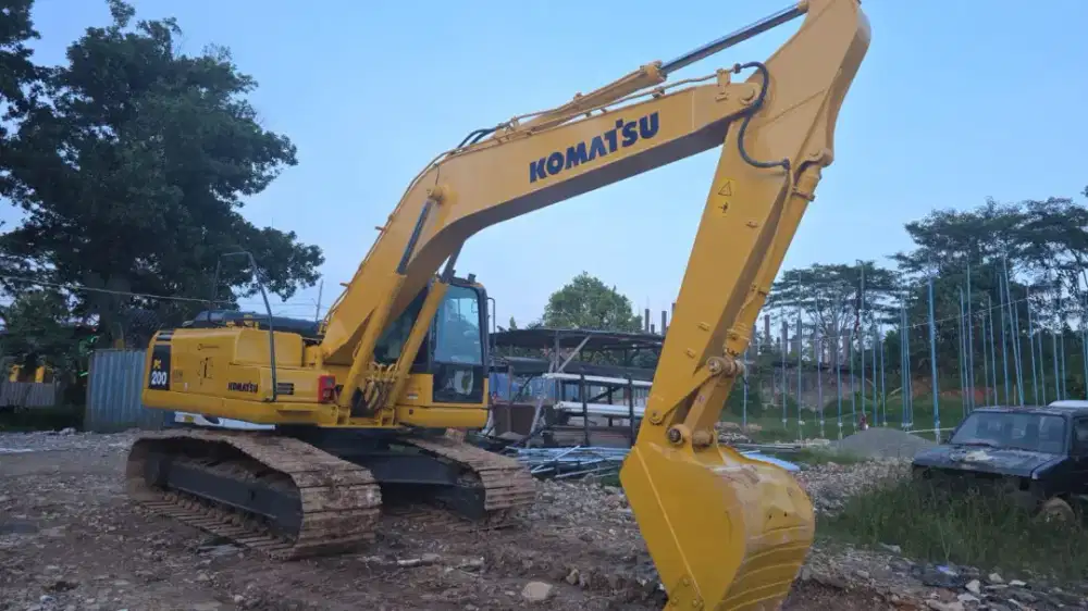 Excavator Komatsu PC200-8M0 th 2018 harga 550jt NEGO