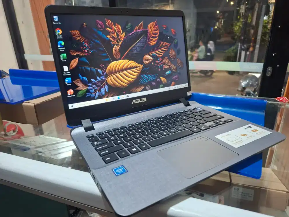 Asus vivobook x407u
Ram 8
Hdd 500 gb