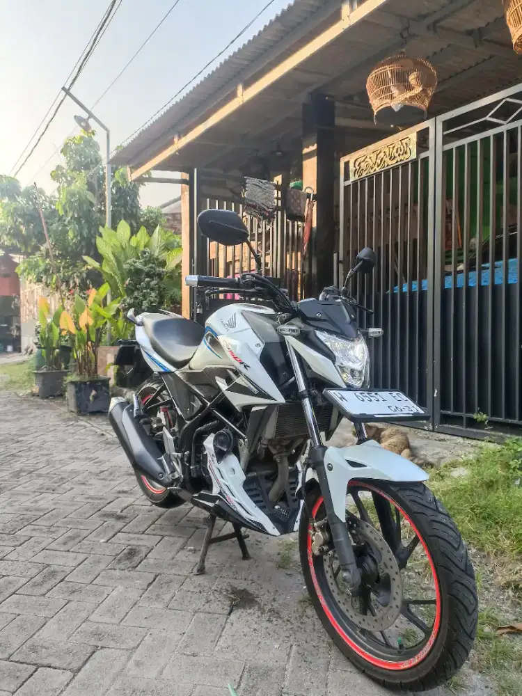 Honda CB150R 2015 Warna Putih Biru