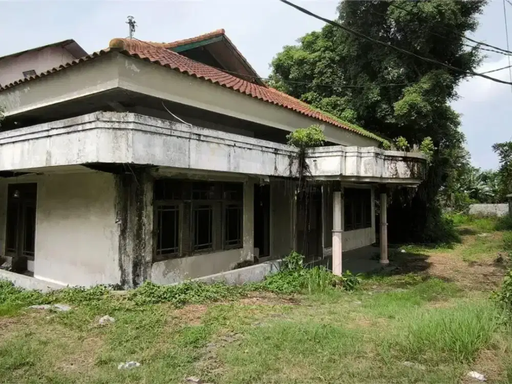 PRIME LOCATION! JUAL RUMAH HITUNG TANAH DI JALAN UTAMA UNTUNG SUROPATI