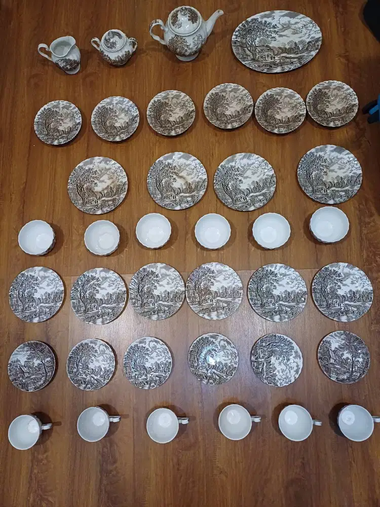 Set Piring, Mangkuk, Cangkir Johnson Brothers Cotswold (Brown) England
