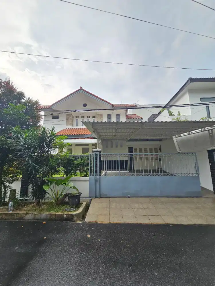 Di sewakan Rumah 4 Kamar 2 Lantai Permata Hijau Jaksel
