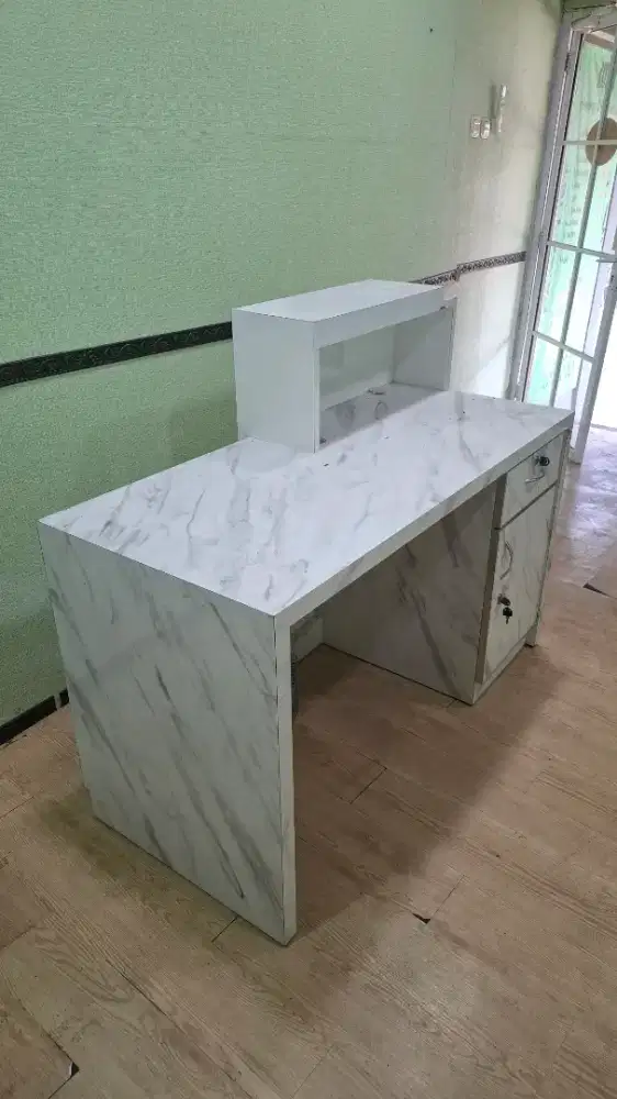 Meja kasir atau toko atau kantor bisa buat usaha