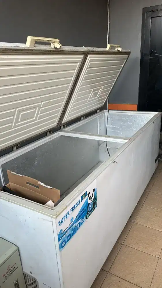 Chest Freezer 1200L dan Freezer es batu Like New