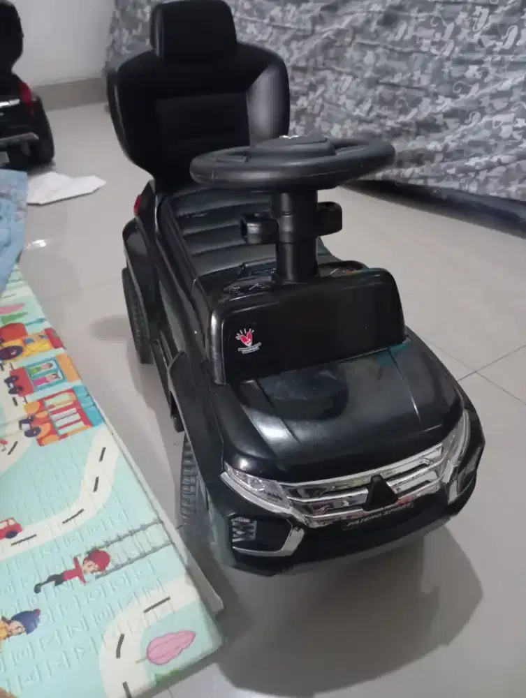 Mainan mobil mobilan anak