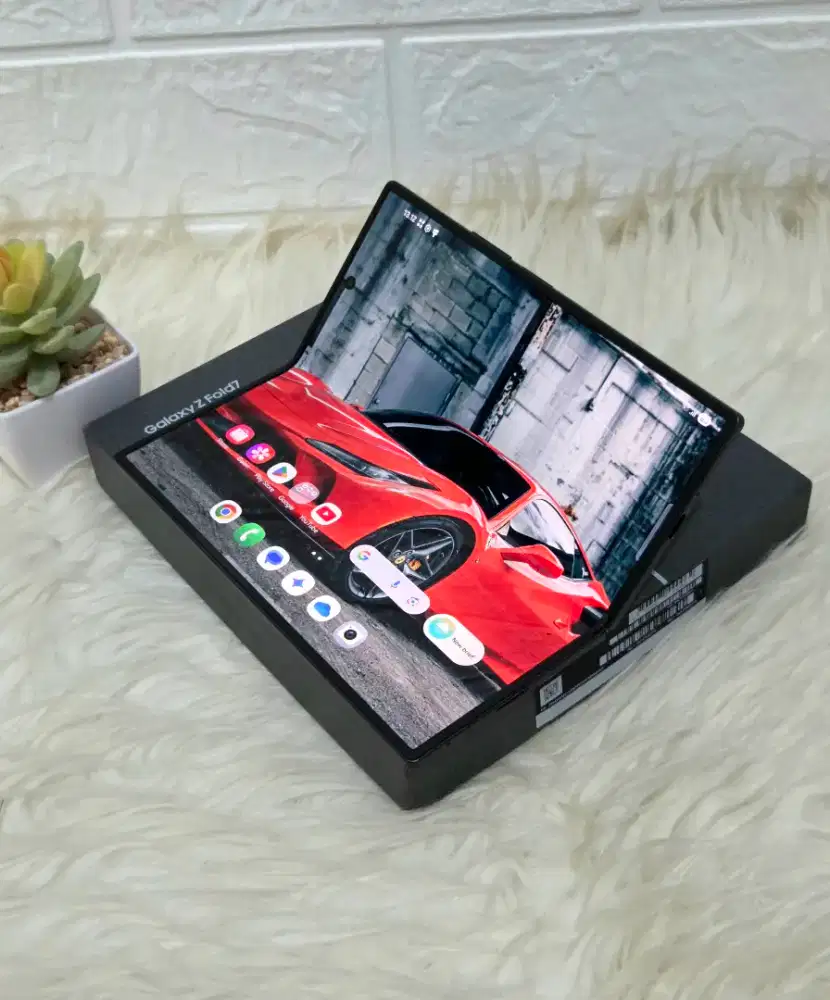 Galaxy Z Fold 7 16/1TB Hitam Istimewa