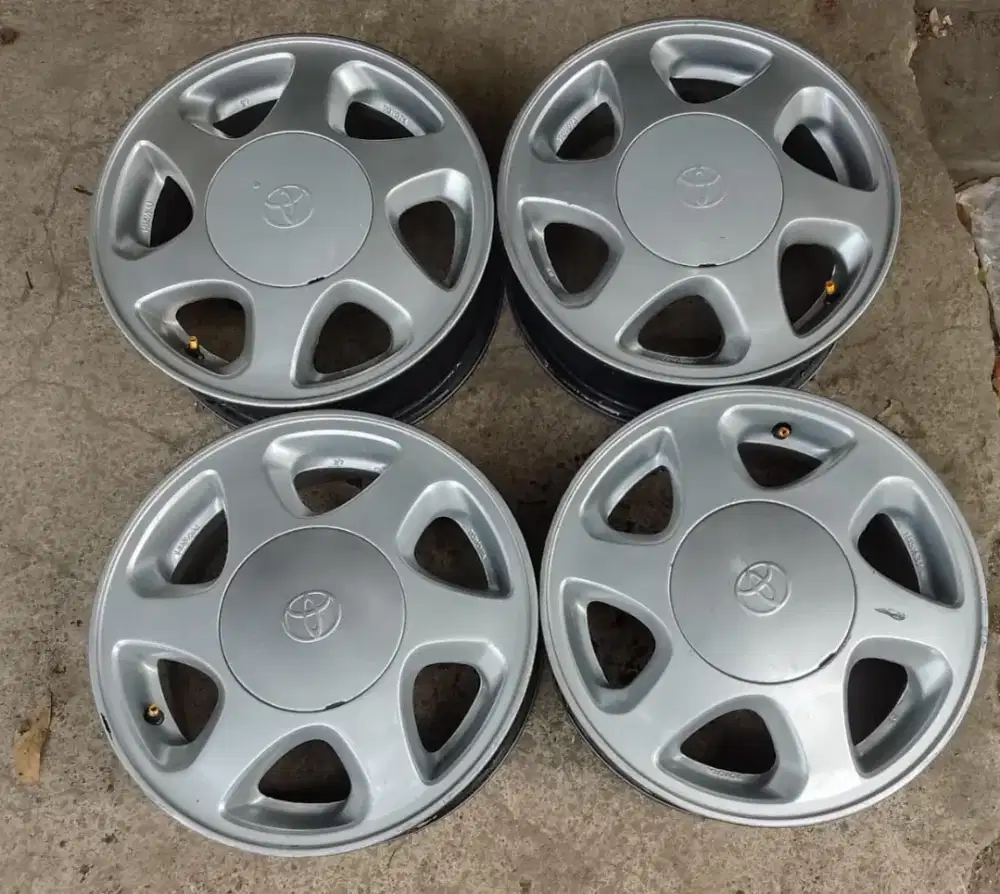 Dijual. 4lc velg kijang krista R1