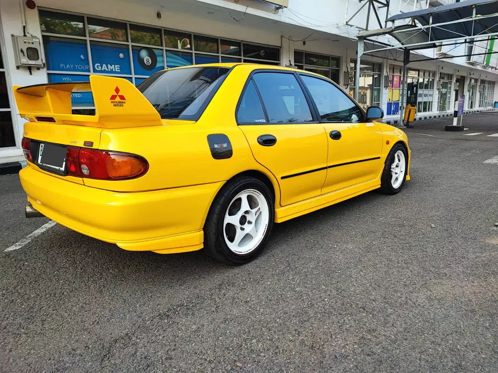 Mitsubishi Lancer 1995 Bensin