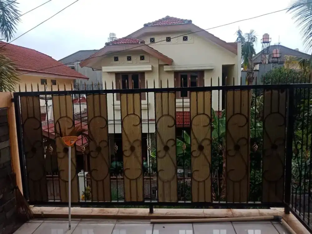Disewakan Rumah atau Kantor 2 Lantai Siap Huni Nyaman Lokasi di Sayap Buah Batu Bandung
