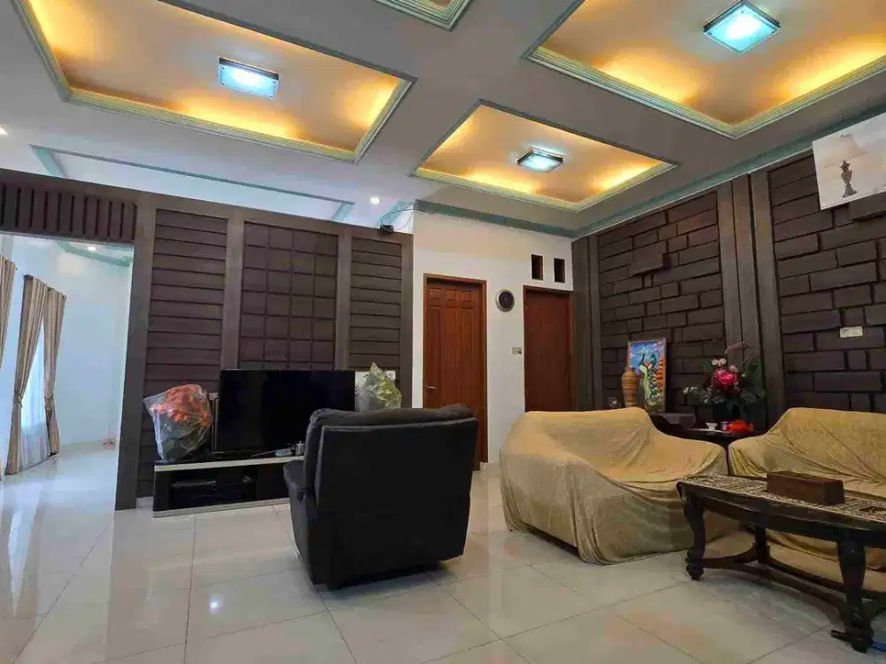Rumah huk 3 lantai siap huni terawat ada rooftop di Malibu dekat mall palem cengkareng. jakarta barat