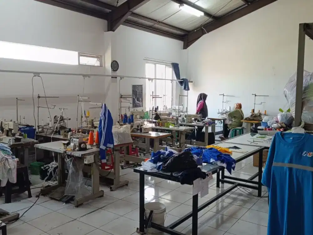 Disewakan Rumah Cocok untuk Kantor atau Gudang Siap Pakai Lokasi di Singgasana Pradana Bandung
