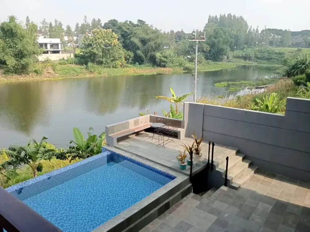 Dijual Rumah Mewah Ada kolam Renang View Danau, Kota Baru Parahyangan