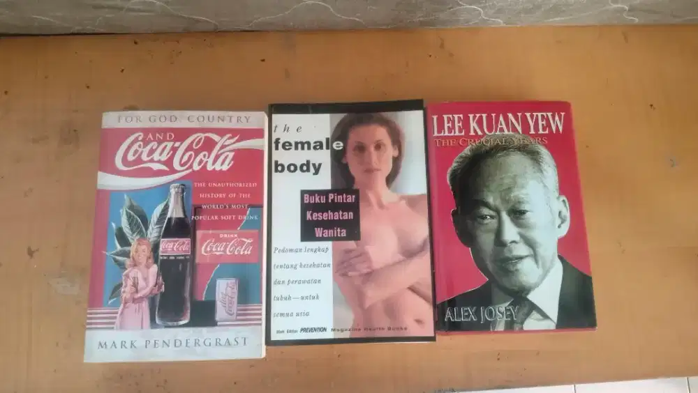 jual buku the female body,coca cola, lee kuan yew