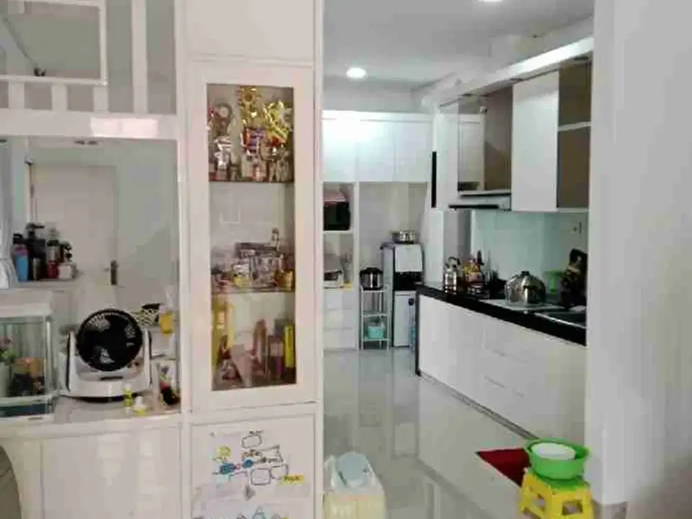 DIJUAL MURAH RUMAH 2 LANTAI POSISI HOOK HADAP SELATAN SIAP HUNI BEBAS BANJIR DI GOLF LAKE RESIDENCE CENGKARENG