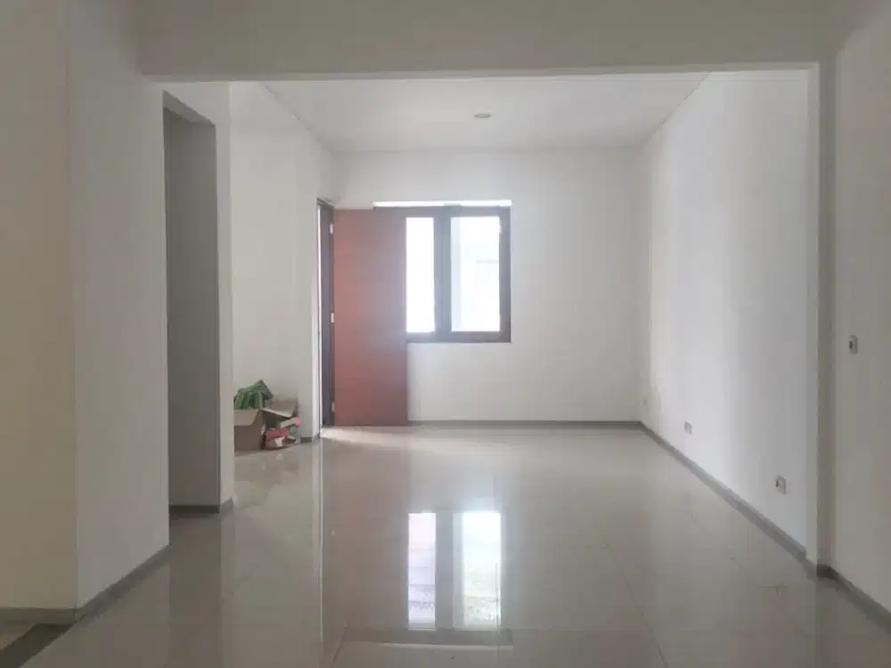 DIJUAL RUMAH SIAP HUNI 2,5 LANTAI DI SETRA DUTA BANDUNG, UNIV MARNAT, TOL PASTEUR