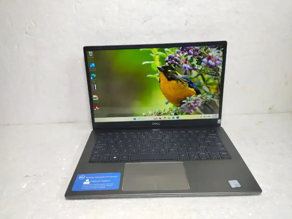 B798 Dell latitude 3301 core i7-8565U Ram 8GB ssd 512GB