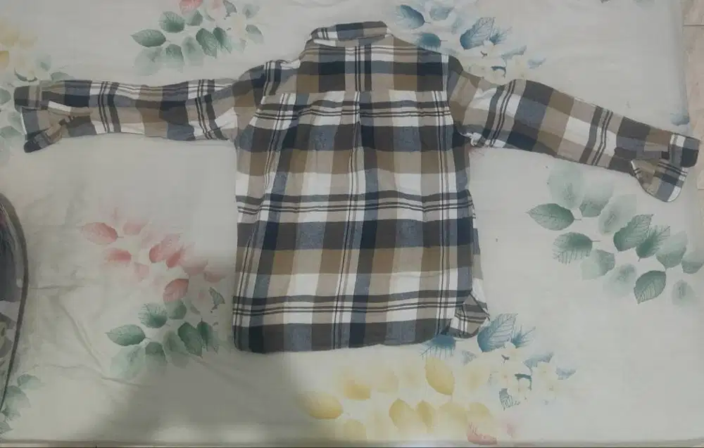 Merek : uniqlo ukuran : S (flanel lengan panjang)