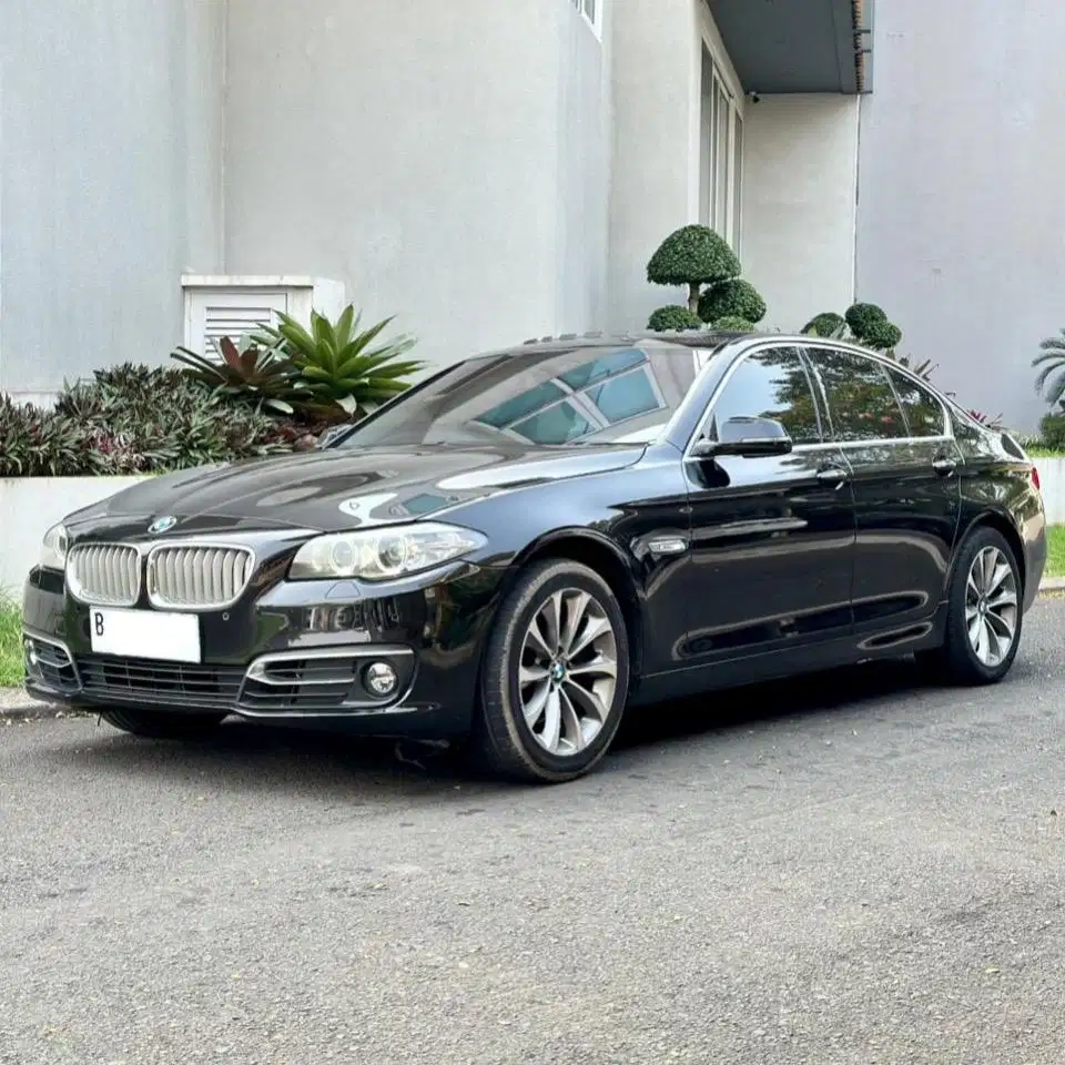 (CASH) BMW 520i F10 2014