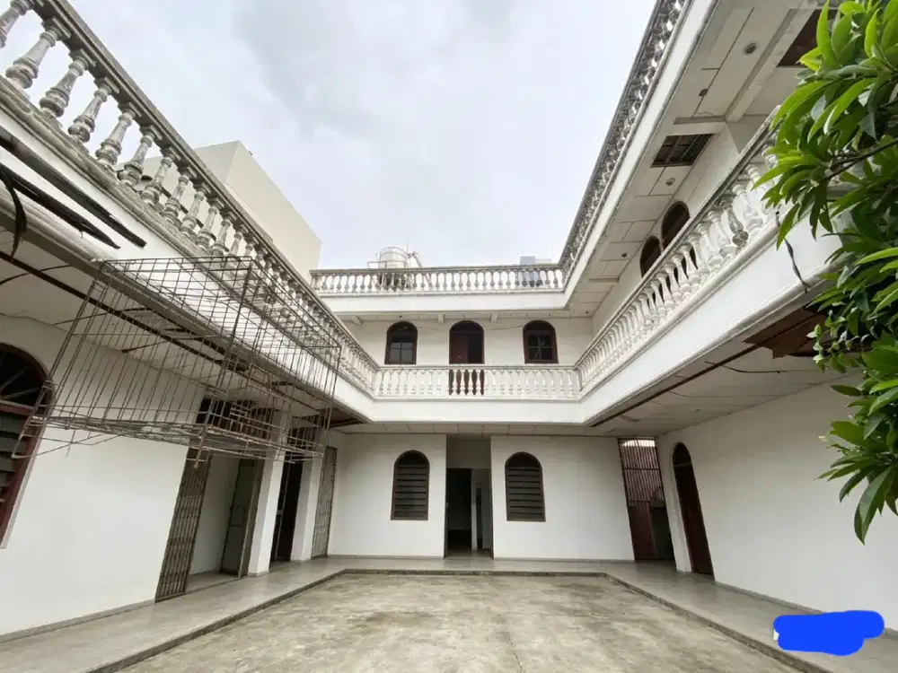 RUMAH DAN TANAH BESAR DI ARTERI PONDOK INDAH