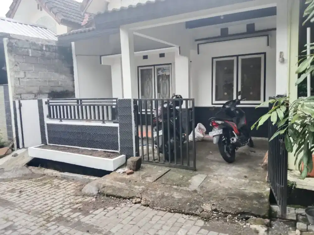 Rumah tingkat nyaman dekat mercubuana