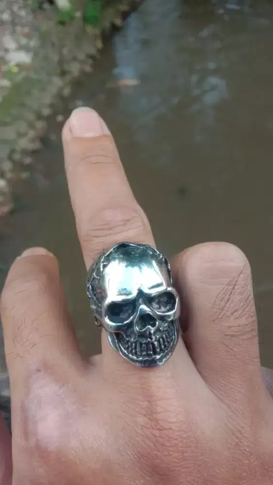 Cincin Tengkorak Asli