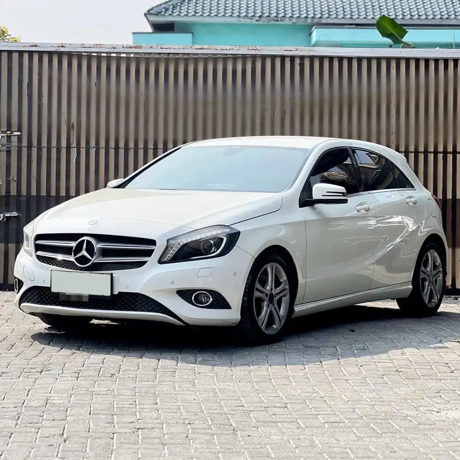 (CASH) Mercedes Benz A200 HB (Hatchback) 2014