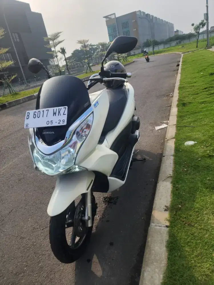 Honda pcx cbu thailand 2014 putih