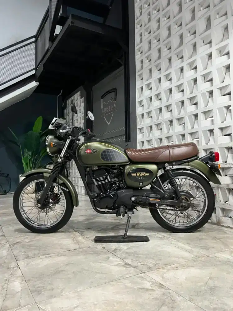 KAWASAKI W175 SE 2022 - Chintia Mustika